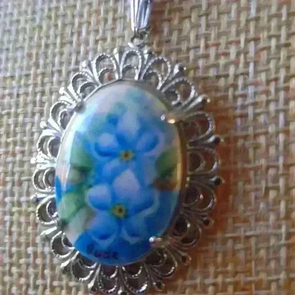 Handpainted porcelain necklace - Picture 2 of 4